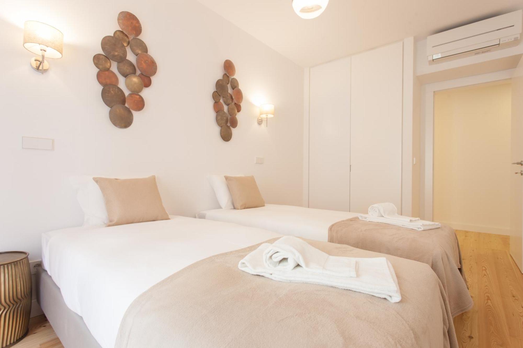 Mouraria Blue Three-Bedroom Apartment W/ Parking - By Lu Holidays Lisboa Εξωτερικό φωτογραφία