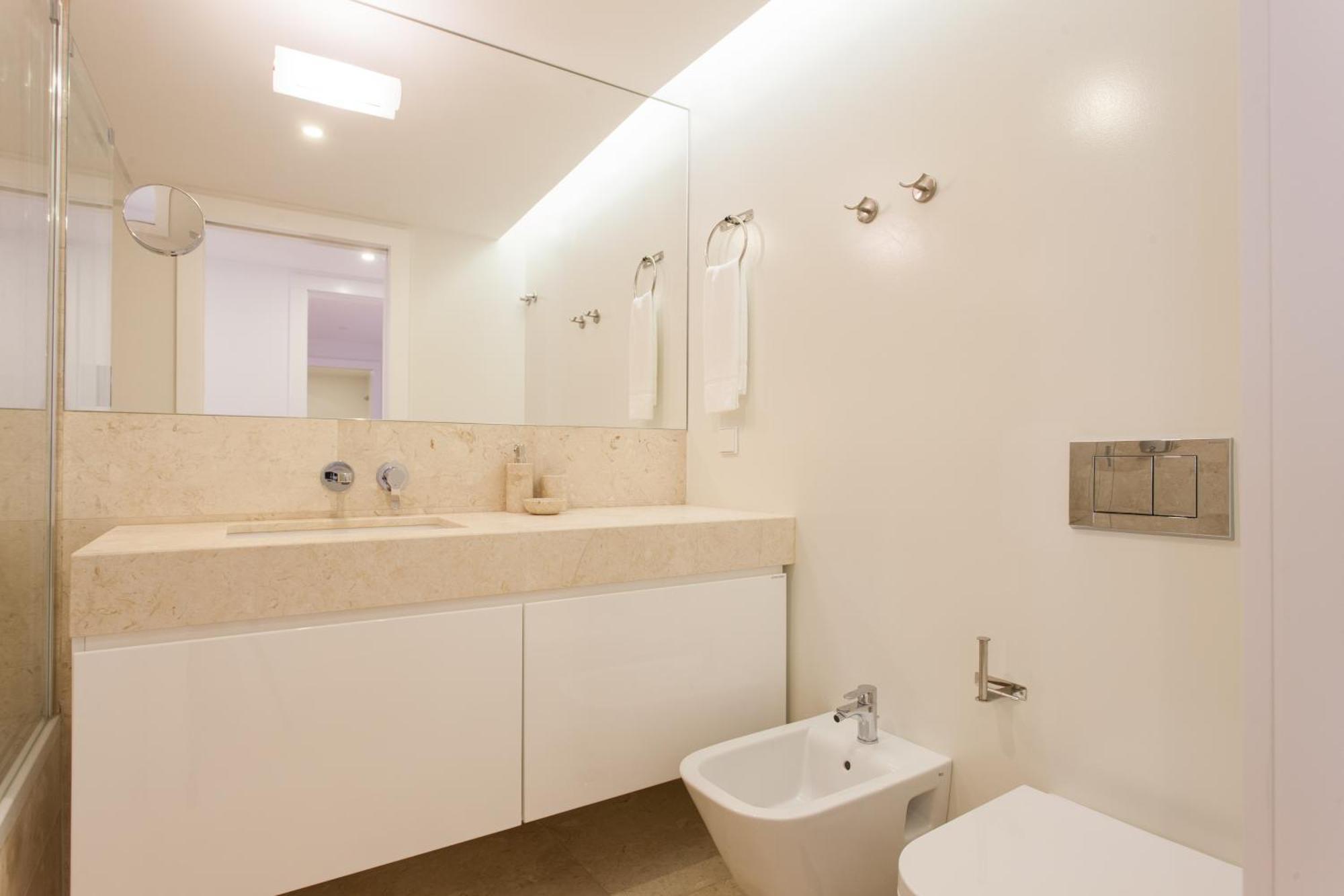 Mouraria Blue Three-Bedroom Apartment W/ Parking - By Lu Holidays Lisboa Εξωτερικό φωτογραφία